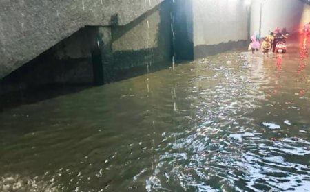 கடலூர் ரெயில்வே சுரங்க பாதையில் குளம் போல் தேங்கிய தண்ணீர்