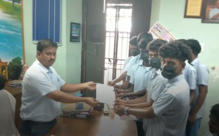 ஜாதி  அவதூறு பேசிய ஆசிரியர் நடவடிக்கை எடுக்கக்கோரி புகார்