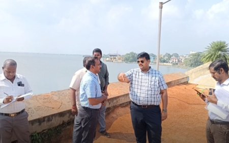 புழல் ஏரியில்  திருவள்ளூர் மாவட்ட ஆட்சியர் ஆய்வு