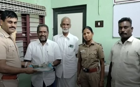 வாடிக்கையாளர் விட்டுச்சென்ற ரூ.4 லட்சம் -காவல் நிலையத்தில் ஒப்படைத்த மெஸ் உரிமையாளர்