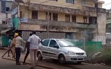 பட்டுக்கோட்டை: முக்கியசாலையில்   திடீரென பற்றியெரிந்த கார்!