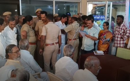 திருபுவனம் பட்டு கூட்டுறவு சங்க பேரவை கூட்டத்தில் காலணி வீச்சு -3 பேர் கைது
