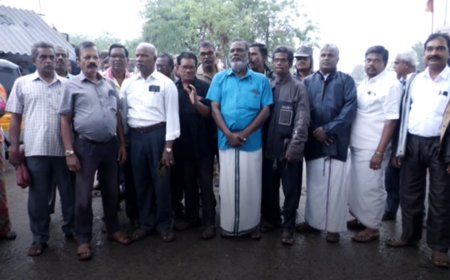 தஞ்சையில் கொட்டும் மழையிலும் போக்குவரத்து தொழிலாளர்கள் போராட்டம்