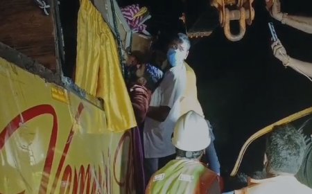 நெல்லூர் அருகே பேருந்து மீது லாரி மோதி விபத்து : 8 பேர் பலி