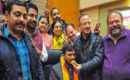 சண்டிகர் தேர்தல் முறைகேடு வழக்கு..! விசாரணைக்கு முன் மேயர் ராஜினாமா! ஆனாலும்.. மகிழ்ச்சியில் பாஜக! ஓ..இதுதான் ப்ளானா?!