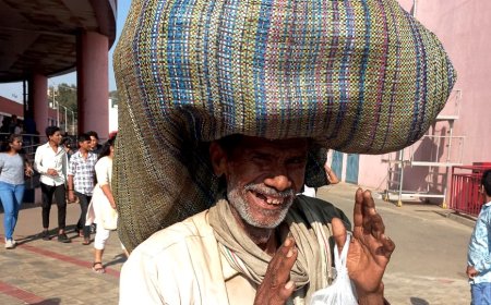 அழுக்கு ட்ரெஸ்ஸோட உள்ள வரக்கூடாது.. மெட்ரோவில் விவசாயிக்கு அனுமதி மறுப்பு.. தூக்கியடிக்கப்பட்ட ஊழியர்..!