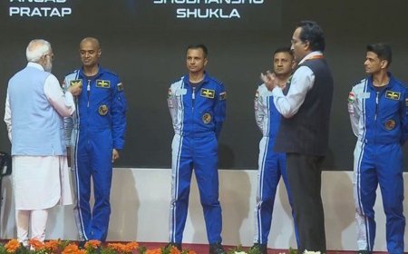 ககன்யான்; விண்வெளிக்குச் செல்லும் வீரர்களை அறிமுகப்படுத்திய பிரதமர் மோடி !!