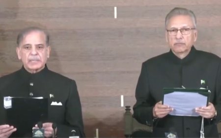 பாகிஸ்தானின் பிரதமர் பஞ்சாயத்து ஓவர்... மீண்டும் பதவியேற்றுக் கொண்டார் ஷெபாஸ் ஷெரீப்... 