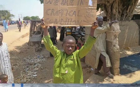 துப்பாக்கி முனையில் 300 பள்ளி மாணவர்களை கடத்தியது கும்பல்... பரபரப்பு