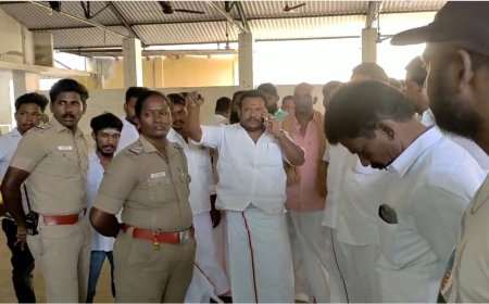 என்னை அழைக்காததால் கூட்டம் நடக்கக்கூடாது... போராட்டத்தில் ஈடுபட்ட மாவட்டச் செயலாளர்...