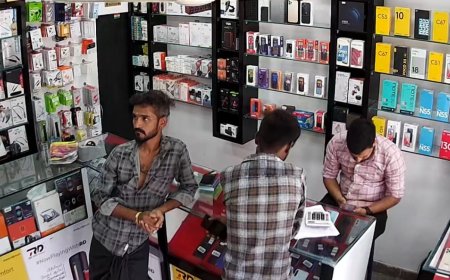 ரூ.18000 மதிப்பிலான செல்போன் திருட்டு... CCTV-யில் சிக்கிய சிட்டுகள்...