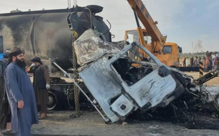 பேருந்து - டேங்கர் லாரி மோதி கோர விபத்து... 21 பேர் சம்பவ இடத்திலேயே பலி...!