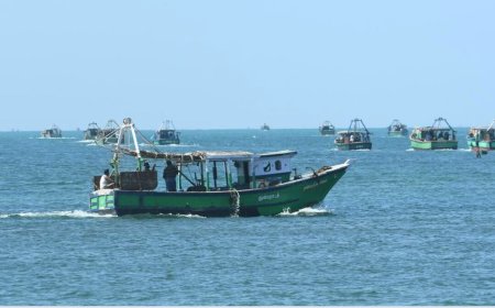 எல்லை தாண்டியதாக கைது.. தமிழக மீனவர்கள் 32 பேருக்கு காவல்..