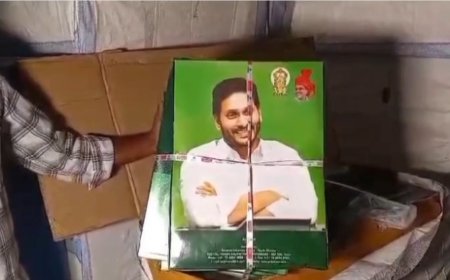 ஜெகன்மோகன் ரெட்டி புகைப்படத்துடன் 5,000 சேலைகளை கைப்பற்றிய தேர்தல் பறக்கும்படை அதிகாரிகள்...