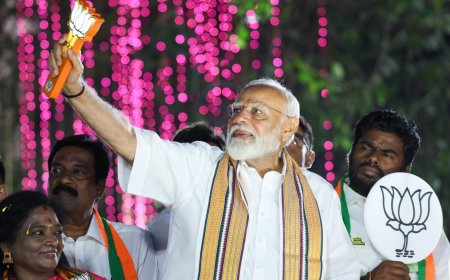 பிரதமரின் ரோட் ஷோ... மலர் பாதைகளான சாலைகள்... "இது மோடியின் குடும்பம்"
