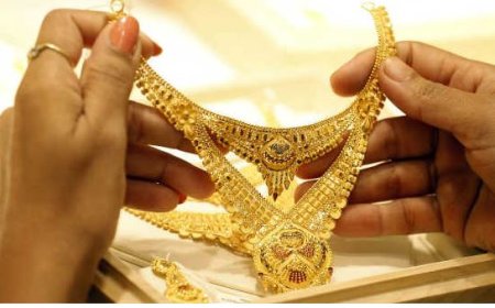 மீண்டும் மீண்டும் உயரே பறக்கும் தங்கம் விலை.. ஒரு சவரன் ரூ. 53,800.. ஏழைகளுக்கு எட்டாக்கனியா?