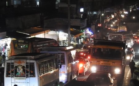 விட்டாச்சு லீவு.. ஜிலு ஜிலு கொடைக்கானலில் என்ஜாய் செய்ய குவிந்த பயணிகள்.. எங்கும் டிராபிக் ஜாம்