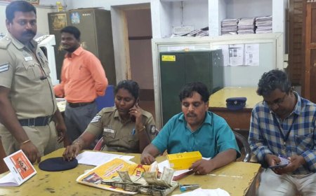 பணத்தை வீசிவிட்டு பறந்தோடிய கும்பல்...  பறக்கும் படை அதிரடி...