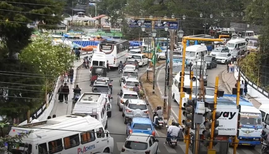 கொடைக்கானலில் களைகட்டிய கோடை சீசன்.. எந்த பக்கம் திரும்பினாலும் ஹெவி டிராபிக்தான்.. பயணிகள் அவதி