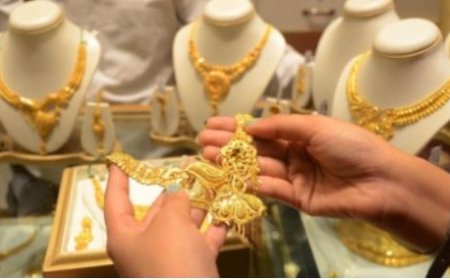 உயரும் தங்கம்.. நகை வாங்க யோசிக்கும் இல்லத்தரசிகள்.. அட்சய திருதியைக்கு நகைக்கடைக்காரர்கள் புது ஐடியா