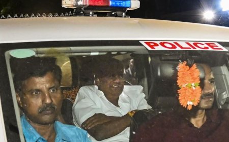 "Complaint கொடுக்குறியாடி.. தூக்குடா அவள !" முதலில் Abuse.. அடுத்து கடத்தல்.. சினிமாவை மிஞ்சிய H.D.ரேவண்ணா Story..!