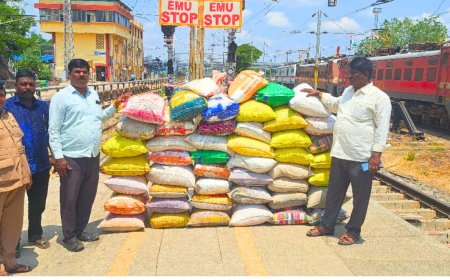 ரயிலில் டன் கணக்கில் ரேசன் அரிசி கடத்தல்.. சுத்து போட்ட போலீஸ்.. சென்னை, கோவையில் சிக்கிய பெண்கள்