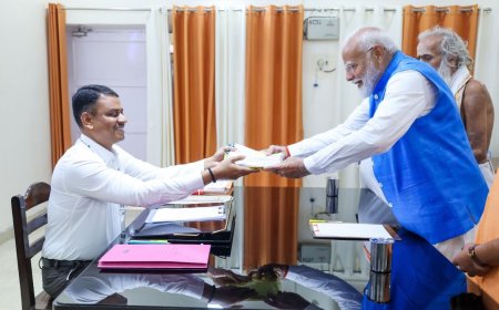 பிரதமர் மோடியின் வாரணாசி சென்டிமெண்ட்.. கங்கை தாயிடம் ஆசி பெற்று வேட்புமனு தாக்கல்