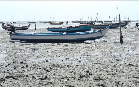 அச்சச்சோ.. திடீரென உள்வாங்கிய கடல்.. அச்சமடைந்த மீனவர்கள்..