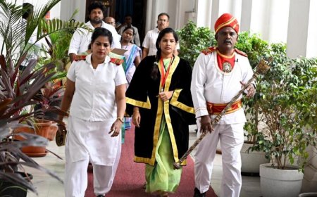 லிப் ஸ்டிக் அதிகம் போட்டதால்தான் டாஃபேதார் மாதவி பணியிட மாற்றமா?