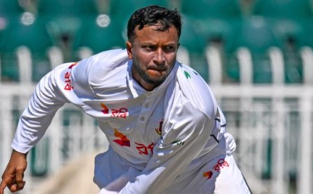 சாஹிப் அல் ஹசனுக்கு தனது பேட்டைப் பரிசளித்த கோலி