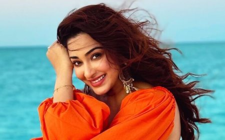 கவர்ச்சியில் ஈர்க்கும் ஈஷான்யா மகேஸ்வரி புகைப்படங்கள்