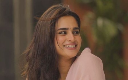 அழகில் ஒளிரும் ஆயிஷா கான் புகைப்படங்கள்