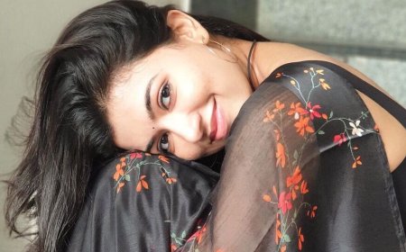 மல்லு அஞ்சு குரியனின் அட்டகாசமான புகைப்படங்கள்
