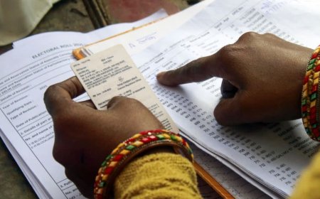 வாக்காளர் பட்டியலில் 52 லட்சம் பேர் நீக்கம்.. அனல் பறக்கும் பீகார் அரசியல்