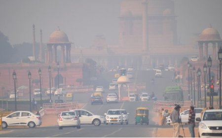 டெல்லியில் காற்று மாசு அபாயம் : ஊழியர்கள் வீட்டில் இருந்த பணியாற்ற உத்தரவு 