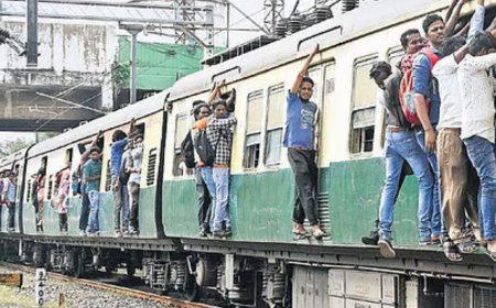 ரயில் படிக்கட்டில் பயணம் செய்தால் கடும் தண்டனை : தெற்கு ரயில்வே எச்சரிக்கை 