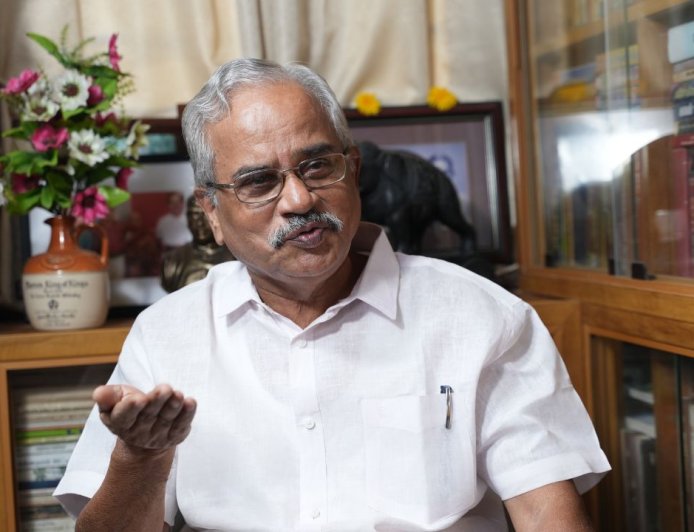 அரசியலே வேண்டாம் : கட்சியை கலைக்கும் தமிழருவி மணியன்     டிச.20ம் தேதி  அறிவிப்பை வெளியிடுகிறார் ?