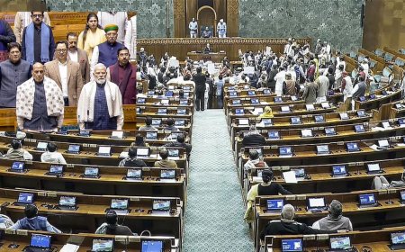 நாடாளுமன்ற இரு அவைகளும் தேதி குறிப்பிடாமல் ஒத்தி வைப்பு