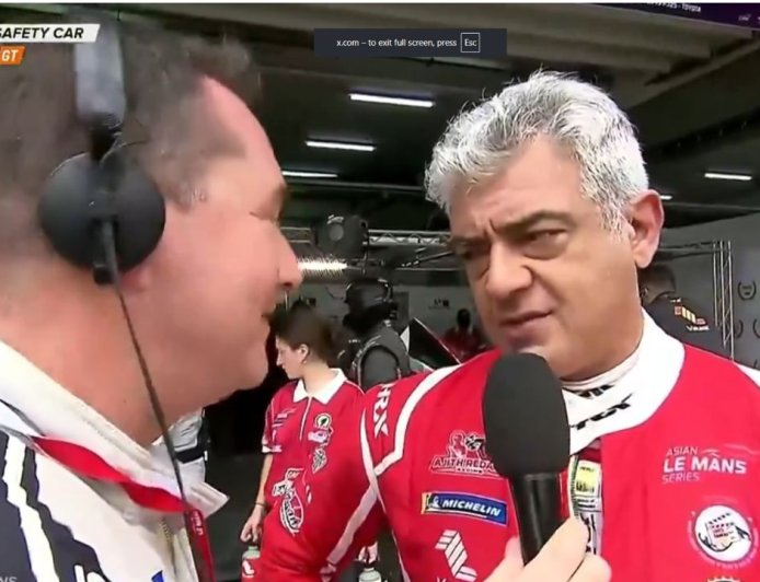 மலேசியா  கார் ரேஸில் அஜித்குமார் கார் பழுது: ரசிகர்கள் அப்செட்