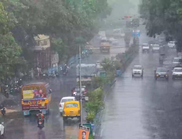 தமிழகத்தில் அடுத்த 3 நாட்களுக்கு மிதமான மழைக்கு வாய்ப்பு : வானிலை ஆய்வு 