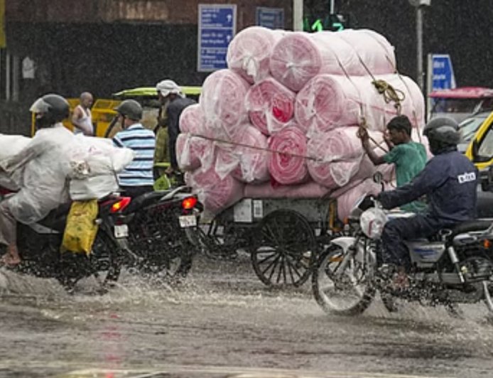 தமிழகத்தில் பரவலாக மழை பொழிவு : வானிலை ஆய்வு மையம் தகவல் 