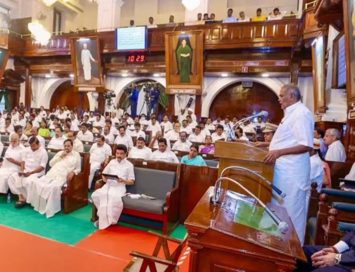 ஜனவரி 20-ல் சட்டசபை: தமிழக அரசின் தயாரித்து கொடுக்கும் உரையை ஆர்.என்.ரவி  வாசிப்பாரா, ஆளுநர் மாளிகை திட்டம் என்ன ?