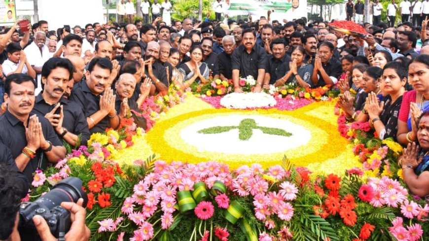 என்றும் எங்கள் வாத்தியார் எம்ஜிஆர் : நினைவுநாளில் எடப்பாடி புகழாரம் 