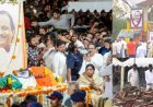 அஜித் பவார் உடல் தகனம்: அரசியல் கட்சி தலைவர்கள், பொதுமக்கள் நேரில் அஞ்சலி