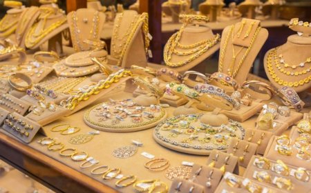 வார தொடக்கத்தில் அதிர்ச்சி செய்தி : தங்கம் சவரன் ரூ. 640 உயர்வு : வெள்ளி கிலோ ரூ 8 ஆயிரம் ஏற்றம் 