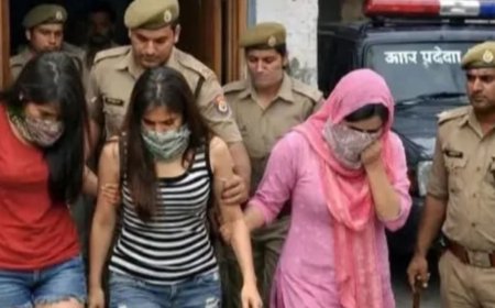 ஐஏஎஸ் அதிகாரி வீட்டில் விபச்சாரம்: நூற்றுக்கணக்கில்  “காண்டம் பாக்கெட்” கண்டு அதிர்ந்து போன போலீஸ்