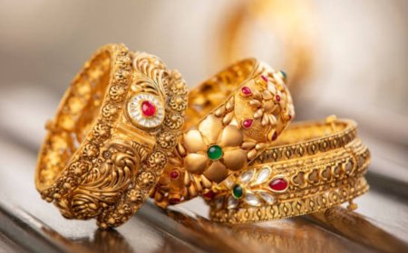 காலையில் விர்ர்ர்ர்ர்… மாலையில் சர்ர்ர்ர்ர்: தங்கம் சவரனுக்கு ரூ 800 குறைவு 