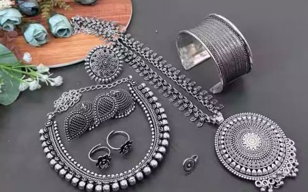 ஏறி வேகத்தில் இறங்கும் வெள்ளி விலை: ஓரே நாளில் கிலோவிற்கு ரூ.85 ஆயிரம் குறைவு