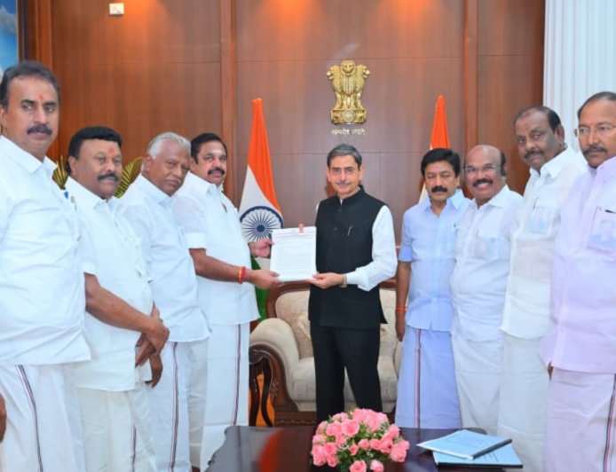 ரூ 4 லட்சம் கோடி ஊழல்: ஆளுநர் சந்தித்து திமுக மீது எடப்பாடி பழனிசாமி புகார் மனு