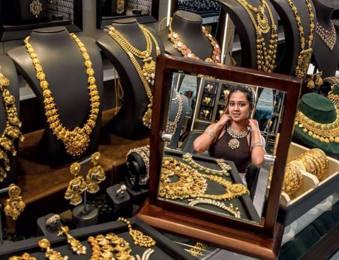 இல்லதரசிகள் நிம்மதி பெருமூச்சி : தங்கம் சவரனுக்கு ரூ.560 குறைவு! வெள்ளி கிலோவிற்கு ரூ.6 ஆயிரம் குறைந்தது 